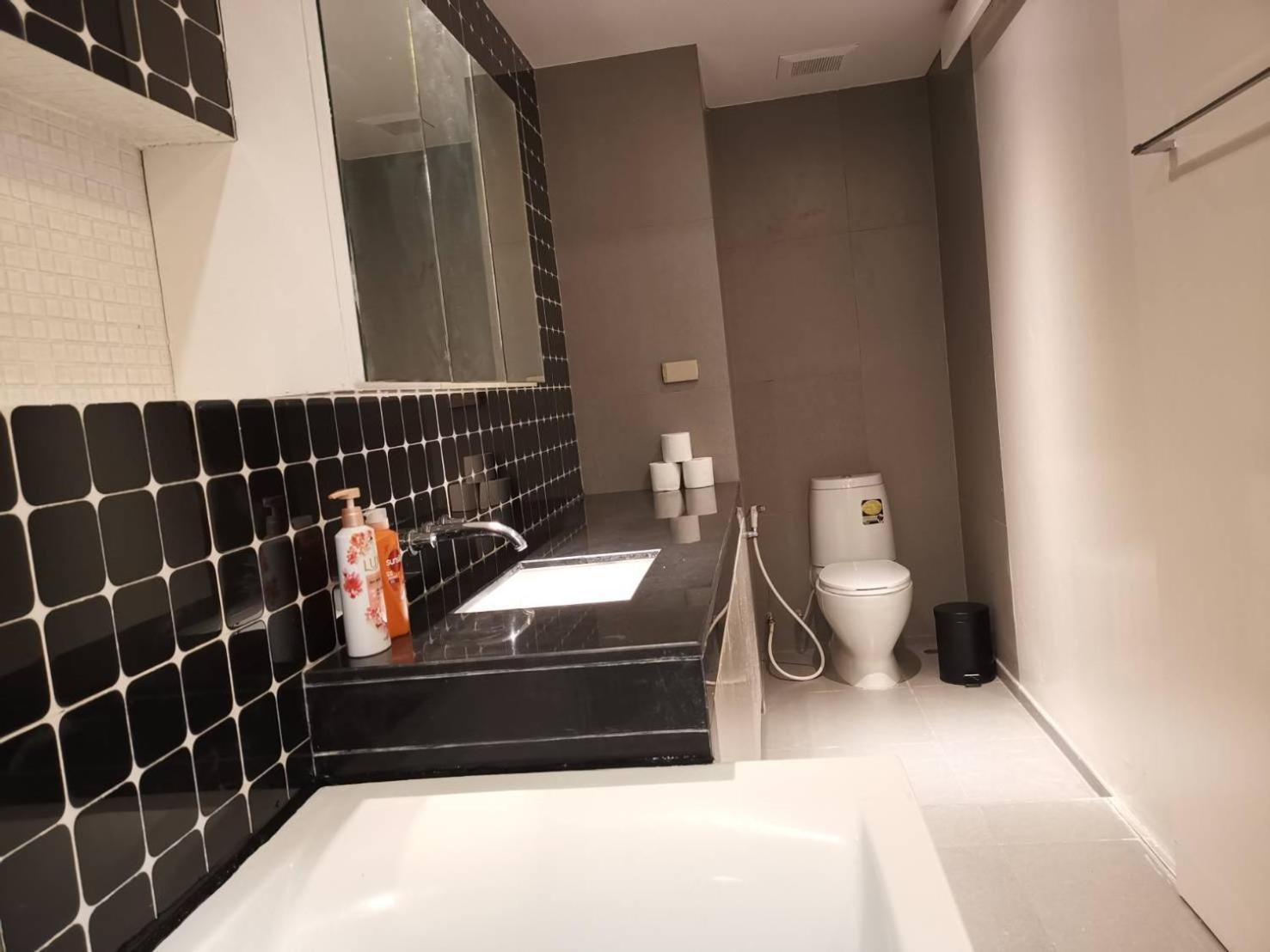 Tower Resident In The Heart Of Bangkok Shopping Center Apartment Makkasan Bagian luar foto